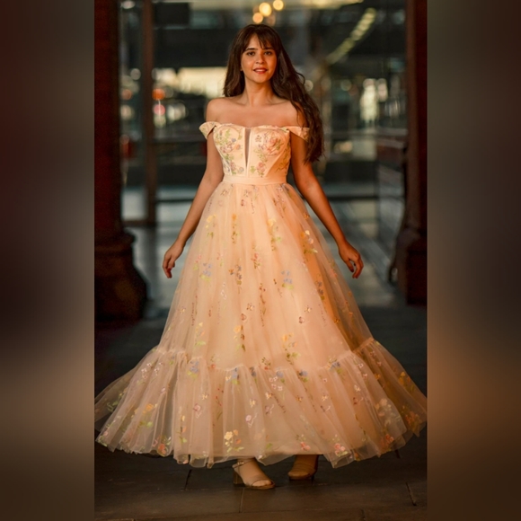 Delicate Flower Embroidered Formal Dress - Picture 3 of 7